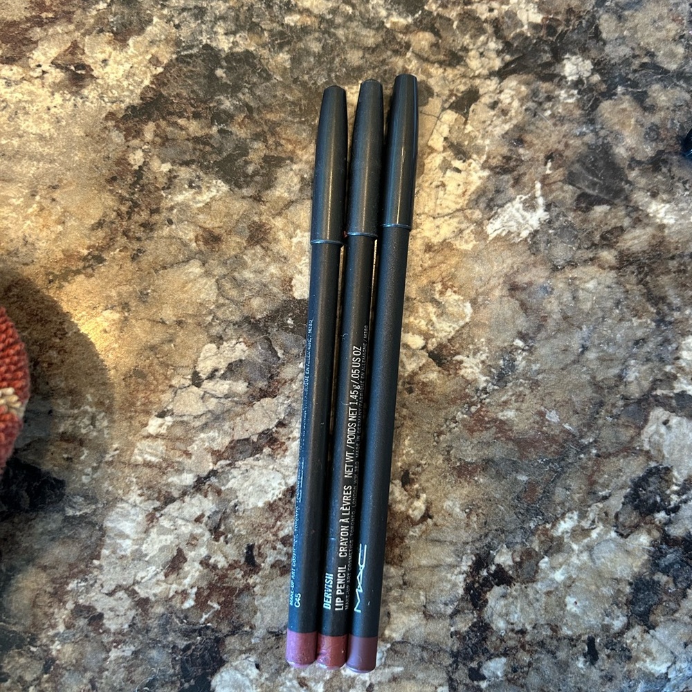 Soar M.A.C. Lip liner